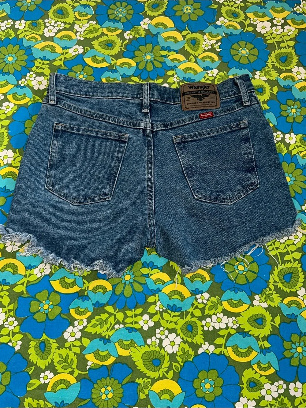 VTG Y2K Wrangler DIY short frayed Denim Cutoff Shorts size 29 waist